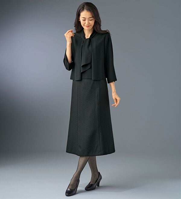 BELLUNA（ベルーナ）の「北陸ジャカードワンピースアンサンブル（パールネックレス付き）（ブラックフォーマル（喪服・礼服））」｜詳細画像