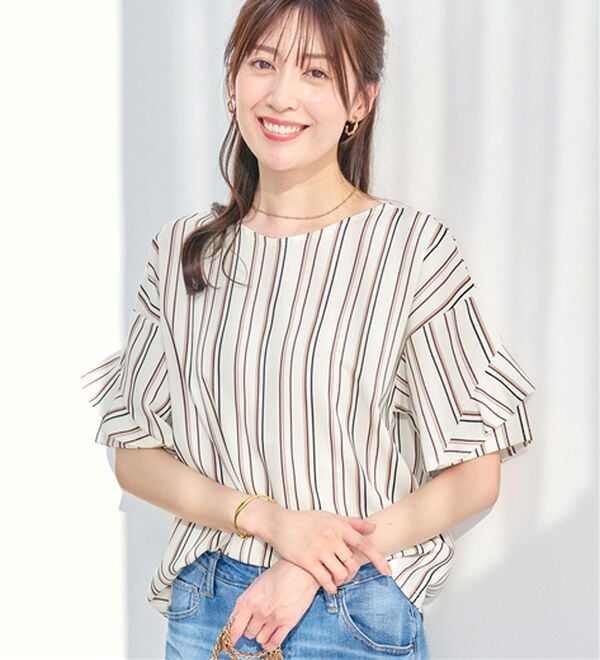alotta（アロッタ）の「【４つの機能付】ひんやりフリル袖ブラウスＴシャツ（ブラウス）」｜ボルドー系ストライプ