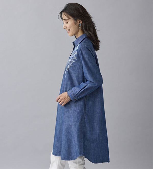 BELLUNA（ベルーナ）の「ナチュラルに体型カバーデニム刺しゅうチュニックワンピース（チュニックワンピース）」｜詳細画像