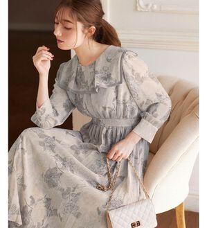 alotta（アロッタ）の「ビッグカラー花柄プリーツワンピース（プリントワンピース）」｜ブルー系