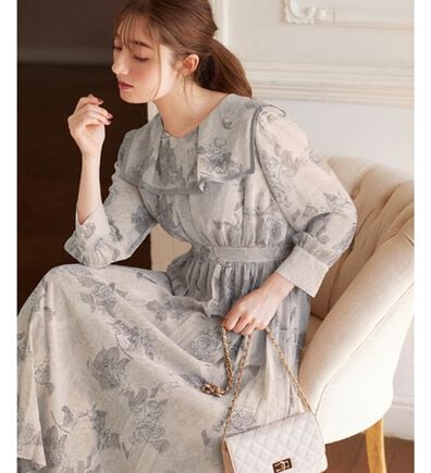 alotta（アロッタ）の「ビッグカラー花柄プリーツワンピース（プリントワンピース）」