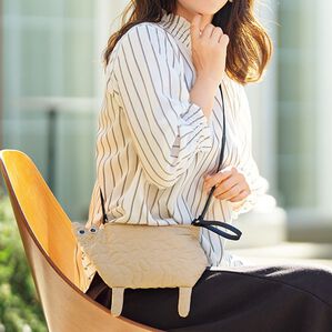 BELLUNA（ベルーナ）の「猫シルエットキルトポシェット（ハンドバッグ）」｜ベージュ