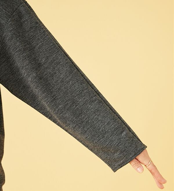 BELLUNA（ベルーナ）の「キレイ見えVネックプルオーバー（カットソー）」｜詳細画像