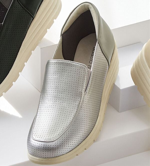 ルフラン（ルフラン）の「４Ｅ美脚見せ異素材使いスリッポンシューズ（スリッポン）」｜シルバーグレー