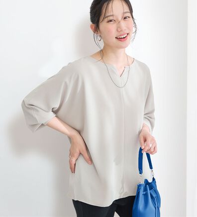 Viola e Viola（ヴィオラ エ ヴィオラ）の「【ゆったり着られる】袖リブキーネックドルマンブラウス（ブラウス）」