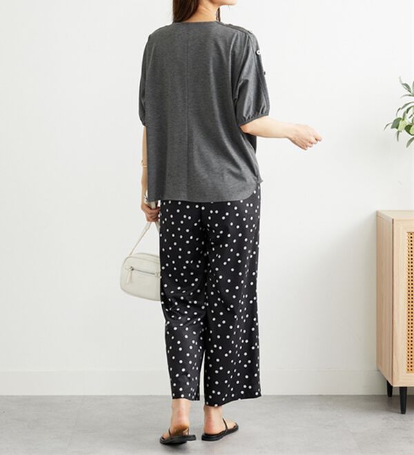 BELLUNA（ベルーナ）の「肩ボタンデザイン裾タックプルオーバー（カットソー）」｜詳細画像