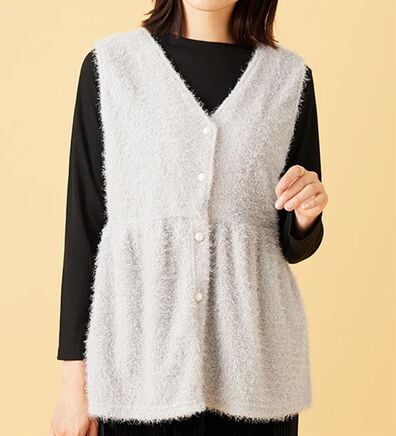 BELLUNA（ベルーナ）の「【2点セット】ラメシャギー素材ベストアンサンブル（アンサンブル）」