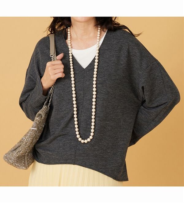 BELLUNA（ベルーナ）の「キレイ見えVネックプルオーバー（カットソー）」｜詳細画像