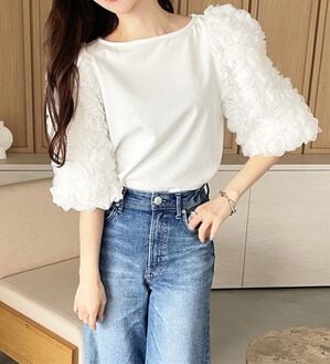 GeeRA（ジーラ）の「【YOUING.】フラワーモチーフ半袖トップス（カットソー）」｜オフホワイト