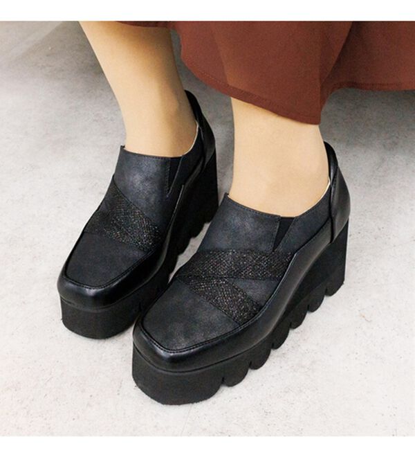 BELLUNA（ベルーナ）の「４Ｅ異素材ベルトキャタピラーシューズ（スリッポン）」｜詳細画像