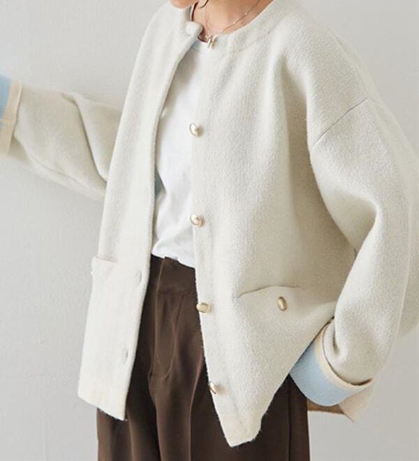 RANAN（ラナン）の「裏配色ゴールド調ボタンニットコーディガン（ニットカーディガン）」｜詳細画像