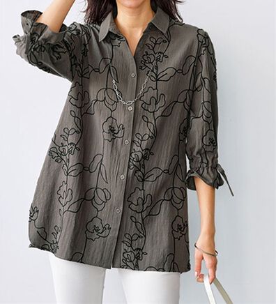 BELLUNA（ベルーナ）の「グラフィック風刺しゅう袖リボンチュニック（チュニック）」