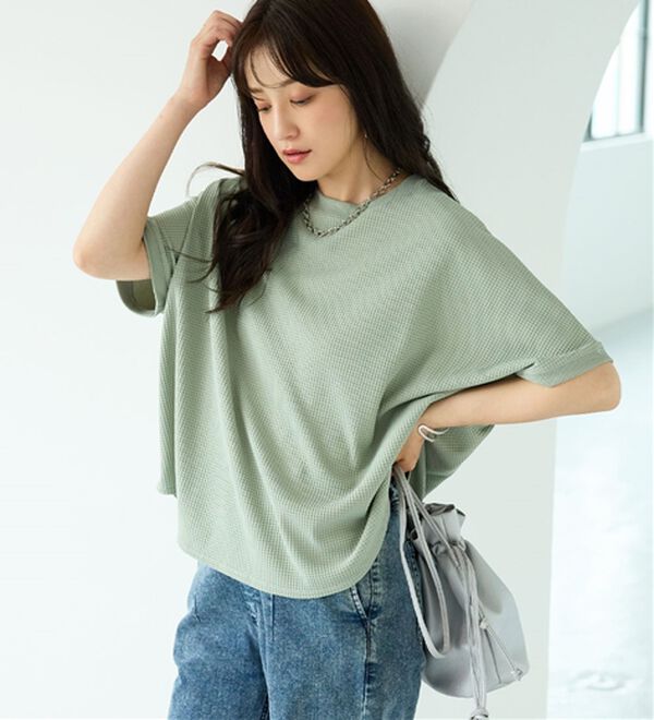 BELLUNA（ベルーナ）の「【快適Ｌａｂ．】ドライワッフル素材ドルマンプルオーバー（カットソー）」｜セージ