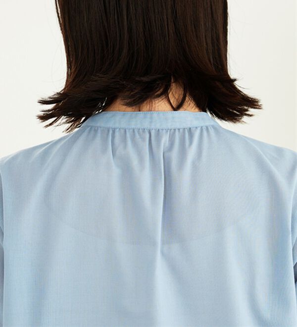 BELLUNA（ベルーナ）の「ギャザー使いバンドカラーブラウス（ブラウス）」｜詳細画像