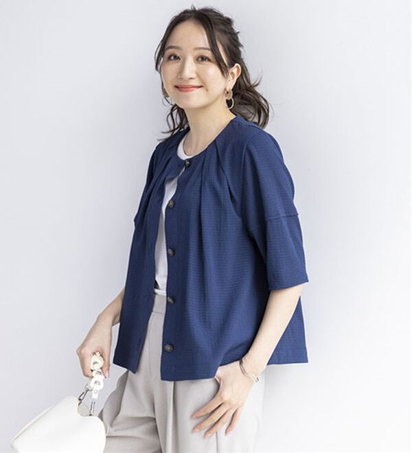 BELLUNA（ベルーナ）の「夏のお出かけに欠かせない！サッカー素材タック使いジャケット（シャツ）」｜詳細画像