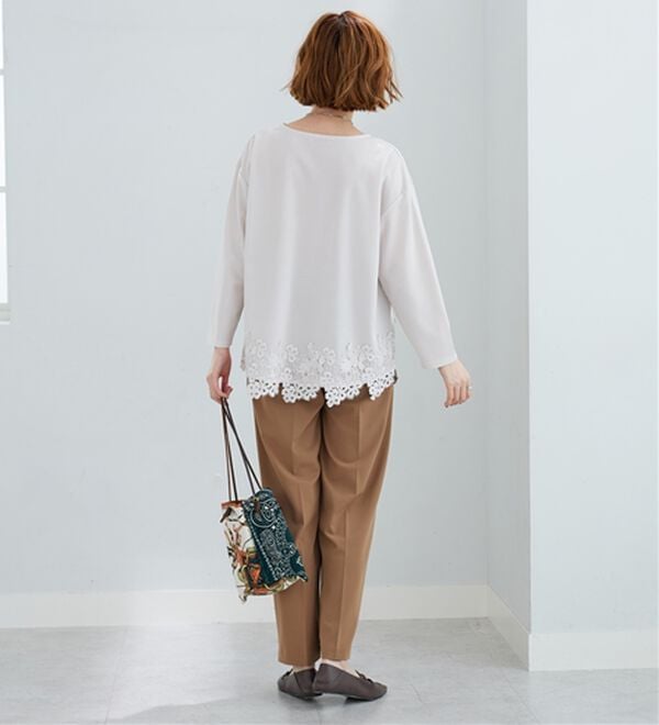 BELLUNA（ベルーナ）の「一枚で華やぐ裾レースプルオーバー（カットソー）」｜詳細画像