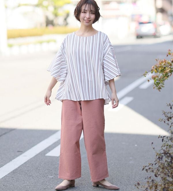 A HAPPY MARILYN（アハッピーマリリン）の「【Ｌ～６Ｌ／選べる丈】チラ見え防止！半袖フレアートップス（ブラウス）」｜詳細画像