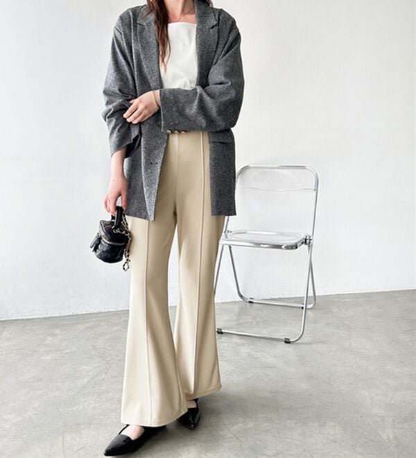 GeeRA（ジーラ）の「センターラインセミフレアカットパンツ（フルレングスパンツ）」｜詳細画像