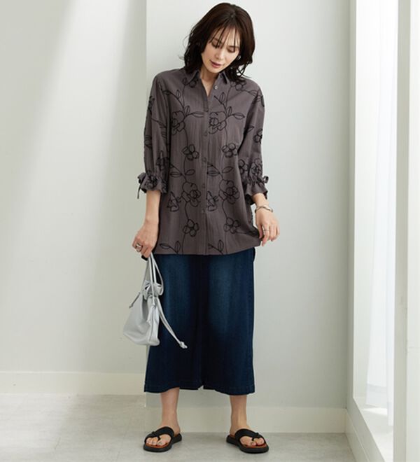 BELLUNA（ベルーナ）の「花柄刺しゅう袖リボンシャツチュニック（チュニック）」｜詳細画像