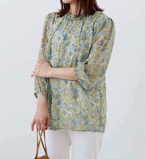 BELLUNA（ベルーナ）の「シフォンプリントシャーリング使いブラウス（ブラウス）」｜ブルー花柄