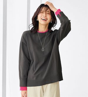 BELLUNA（ベルーナ）の「重ね着風配色スポンディッシュニット（ニット・セーター）」｜チャコール&times;ピンク