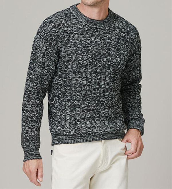 「２色で編み上げる高見えケーブル編セーター（メンズニット・セーター）」｜詳細画像