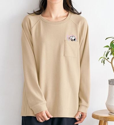 BELLUNA（ベルーナ）の「スヌーピーひょっこりデザイントレーナー（トレーナー・スウェット）」