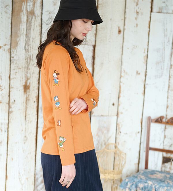 BELLUNA（ベルーナ）の「＜Ｄｉｓｎｅｙ＞【ミッキー＆フレンズ】袖プリント長袖Tシャツ（Tシャツ）」｜詳細画像