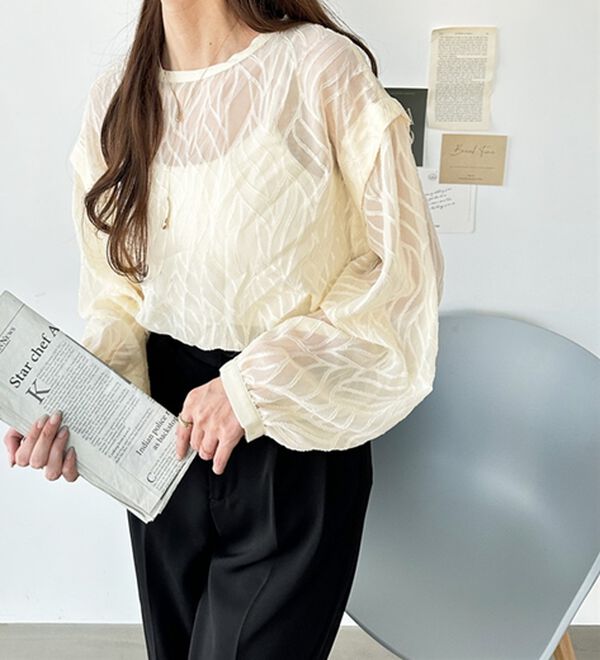 極上美品 UNITED ARROWS フラワージャカード シアー ケープブラウス NAKAMURAのスタッフボイス｜ユナイテッドアローズ公式通販