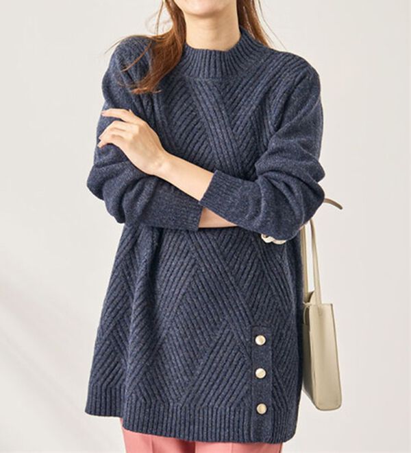 BELLUNA（ベルーナ）の「ミックス調ボタン使いニットチュニック（チュニック）」｜詳細画像