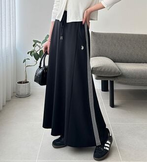 GeeRA（ジーラ）の「【ＵＳ．ＰＯＬＯ．ＡＳＳＮ】サイドラインスカート（ロングスカート）」｜ブラック