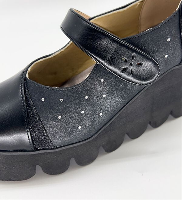 BELLUNA（ベルーナ）の「４Ｅ異素材使い甲ベルト付美脚シューズ（パンプス）」｜詳細画像