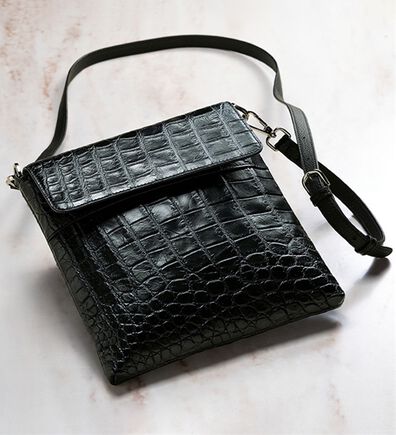 「本クロコプレジデントショルダー（メンズショルダーバッグ）」