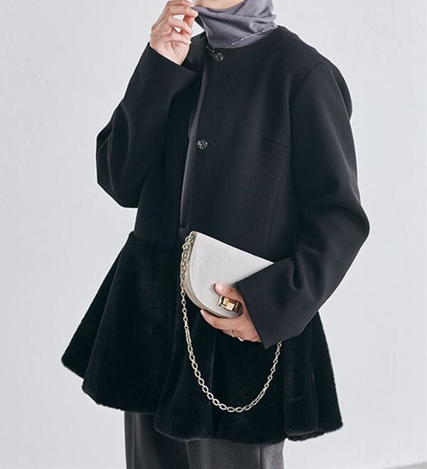 RANAN（ラナン）の「ペプラムファー切替コート（ハーフコート）」｜ブラック