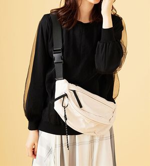 BELLUNA（ベルーナ）の「ハンズフリーで快適！軽量ボディバッグ（その他バッグ）」｜アイボリー