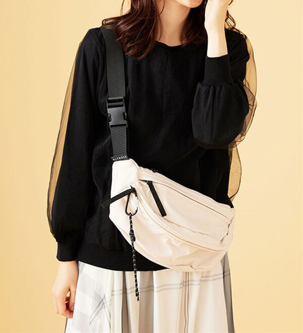 BELLUNA（ベルーナ）の「ハンズフリーで快適！軽量ボディバッグ（その他バッグ）」｜アイボリー