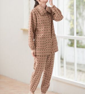 LAVIENNE（ラヴィエンヌ）の「ソフトでかるぽかフリースパジャマ（パジャマ・ルームウェア）」｜モカ小紋