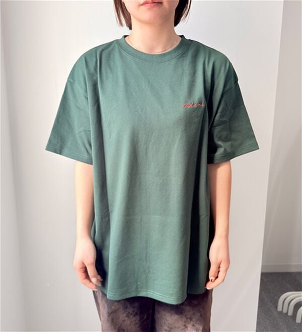 BELLUNA（ベルーナ）の「＜Ｄｉｓｎｅｙ＞【エイリアン】バックサガラ刺しゅうワイドシルエットＴシャツ（Tシャツ）」｜詳細画像