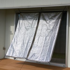「アルミ遮熱サンシェード　２枚組（その他日用品・趣味雑貨）」｜1