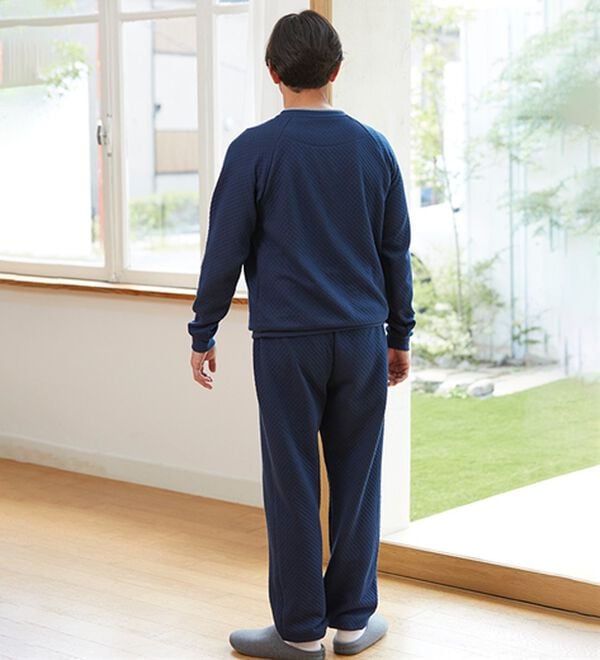 「＜シンプル＆プラス＞肌側綿１００％やわらかニットキルトパジャマ（メンズルームウェア）」｜詳細画像