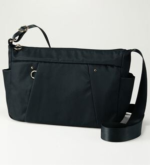 BELLUNA（ベルーナ）の「【美人収納（Ｒ）】多収納ショルダーバッグ（ショルダーバッグ）」｜ブラック