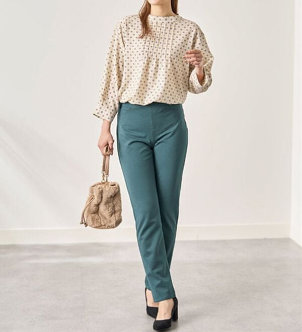 BELLUNA（ベルーナ）の「防風&times;ストレッチ素材ストレートパンツ（フルレングスパンツ）」｜詳細画像