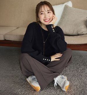 alotta（アロッタ）の「綿１００％のやさしい着心地　ゆったり袖パールトップス（ニット・セーター）」｜ブラック
