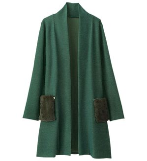 BELLUNA（ベルーナ）の「ポケットファー付デザインカーディガン（ニットカーディガン）」｜グリーン