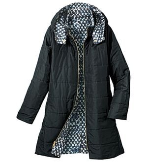 VINNO（ヴィノ）の「ＴＨＩＮＤＯＷＮ（Ｒ）はっ水リバーシブルコート（ロングコート）」｜黒／幾何柄