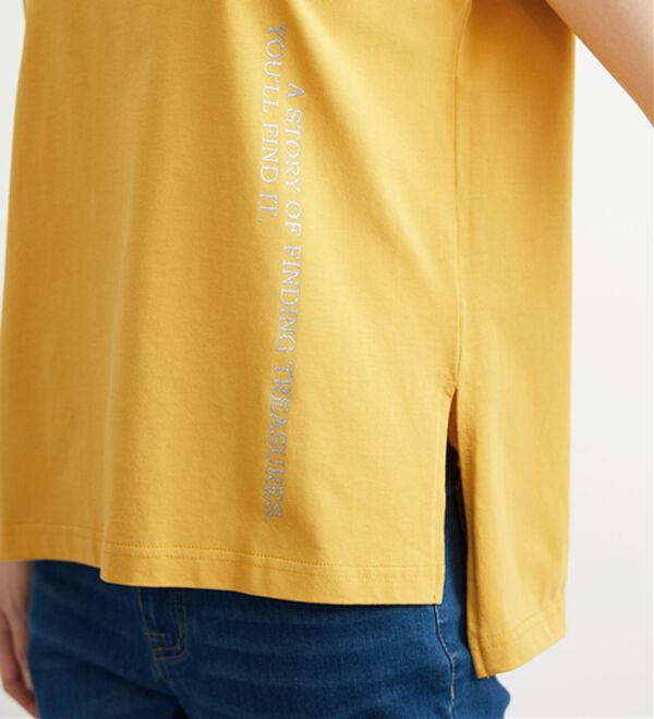 BELLUNA（ベルーナ）の「ラメプリント縦ロゴゆったりプルオーバー（カットソー）」｜詳細画像