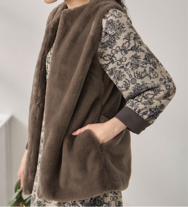 BELLUNA（ベルーナ）の「ホック付き！着映えるファーベスト（ベスト）」｜詳細画像