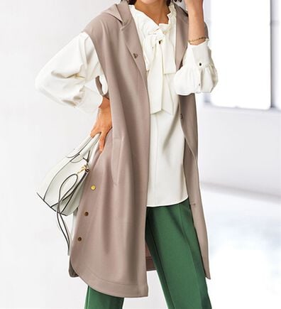 BELLUNA（ベルーナ）の「柔らかとろみ素材裾ボタンロングジレ（ジレ）」