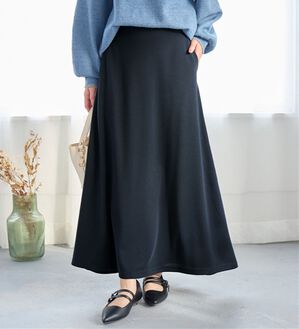 Viola e Viola（ヴィオラ エ ヴィオラ）の「【選べる丈】なめらかポンチフレアスカート（ロングスカート）」｜ネイビー