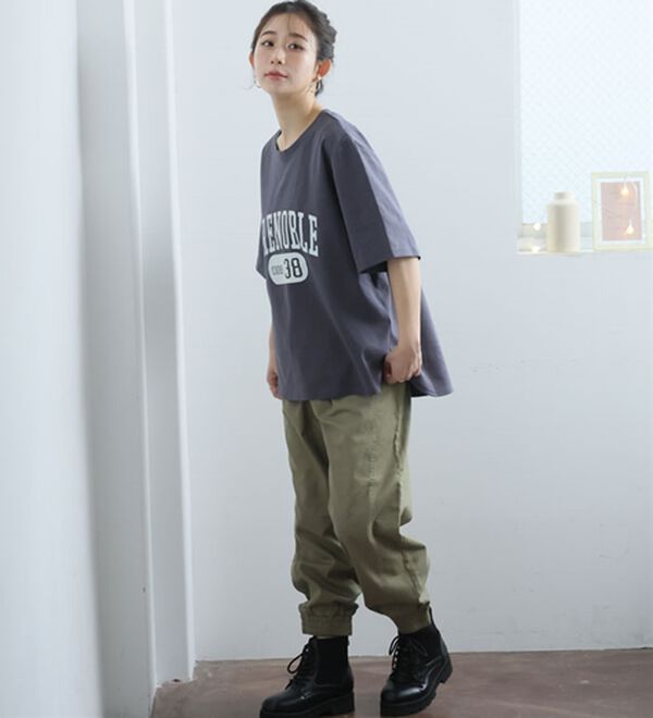 A HAPPY MARILYN（アハッピーマリリン）の「【Ｍ～８Ｌ】【接触冷感・ＵＶ対策】カレッジプリント裾ラウンドＴシャツ（Tシャツ）」｜詳細画像